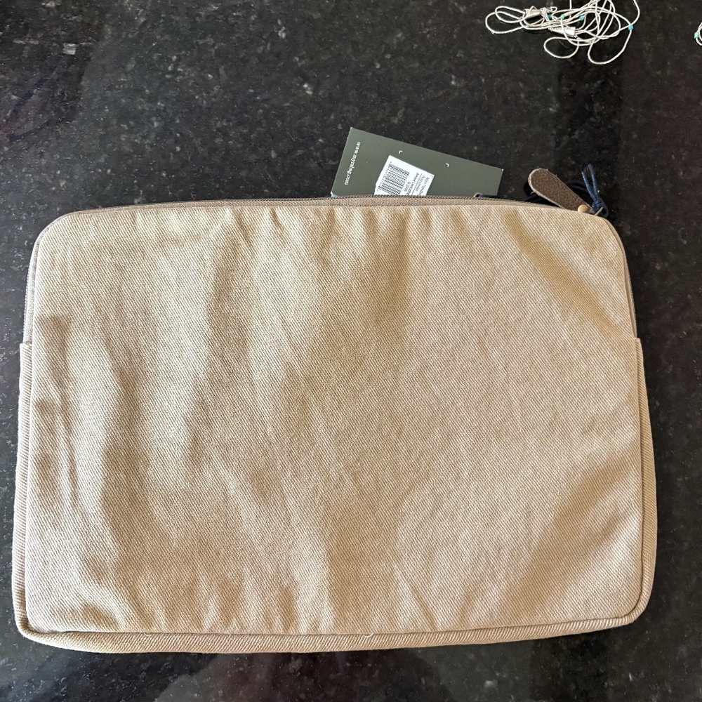 NEW Myra Rugged Life Laptop Sleeve - Picture 4 of 17